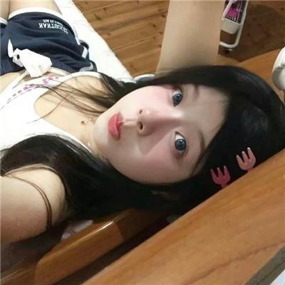 穿黑衣的女孩