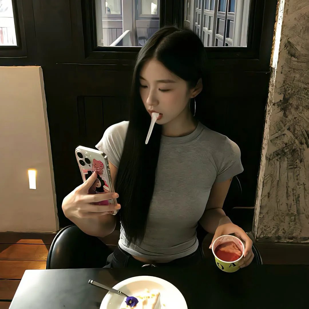 腰间持枪